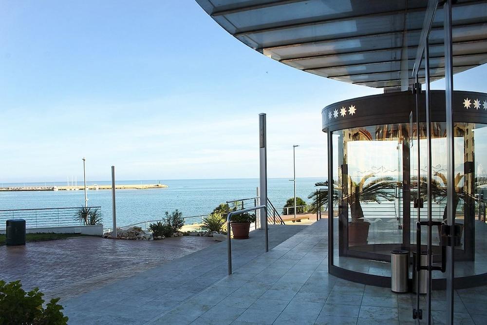 Hotel Flamingo L'Ampolla Esterno foto